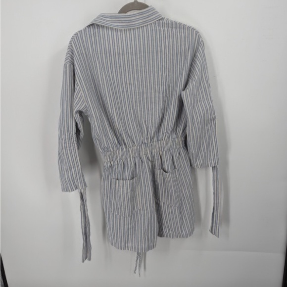 Pink lily Women’s blue and white striped romper size small - Picture 4 of 10